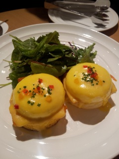 �j���[���[�N�̒��H�̏���