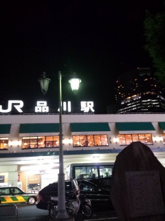 �i��